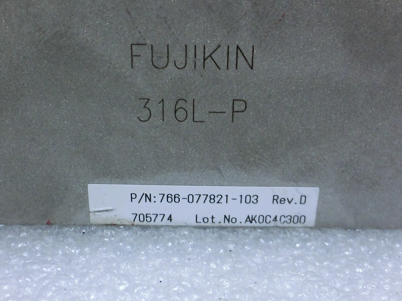 Lam Research 766-077821-103 Rev D Fujikin 705774 Pneumatic Valve,Used,Jp+9773