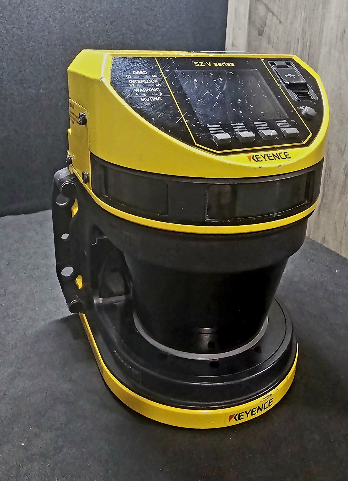 Keyence SZ-V04X Multi-function Laser Safety Scanner Used – New Cord Included