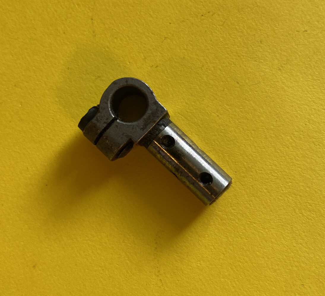 *USED* 270057-SINGER-CONNECTING STUD-FOR SEWING MACHINES *FREE SHIPPING*