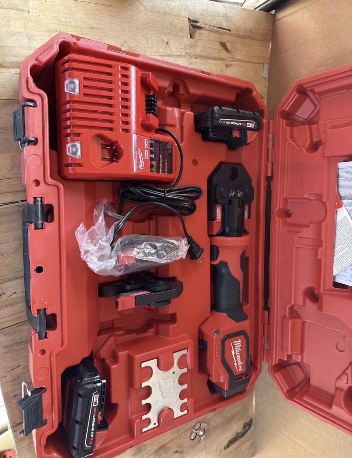 Milwaukee 2674-20 M18 Short Throw Press Tool With 3 Clamps & Batteries W/Case