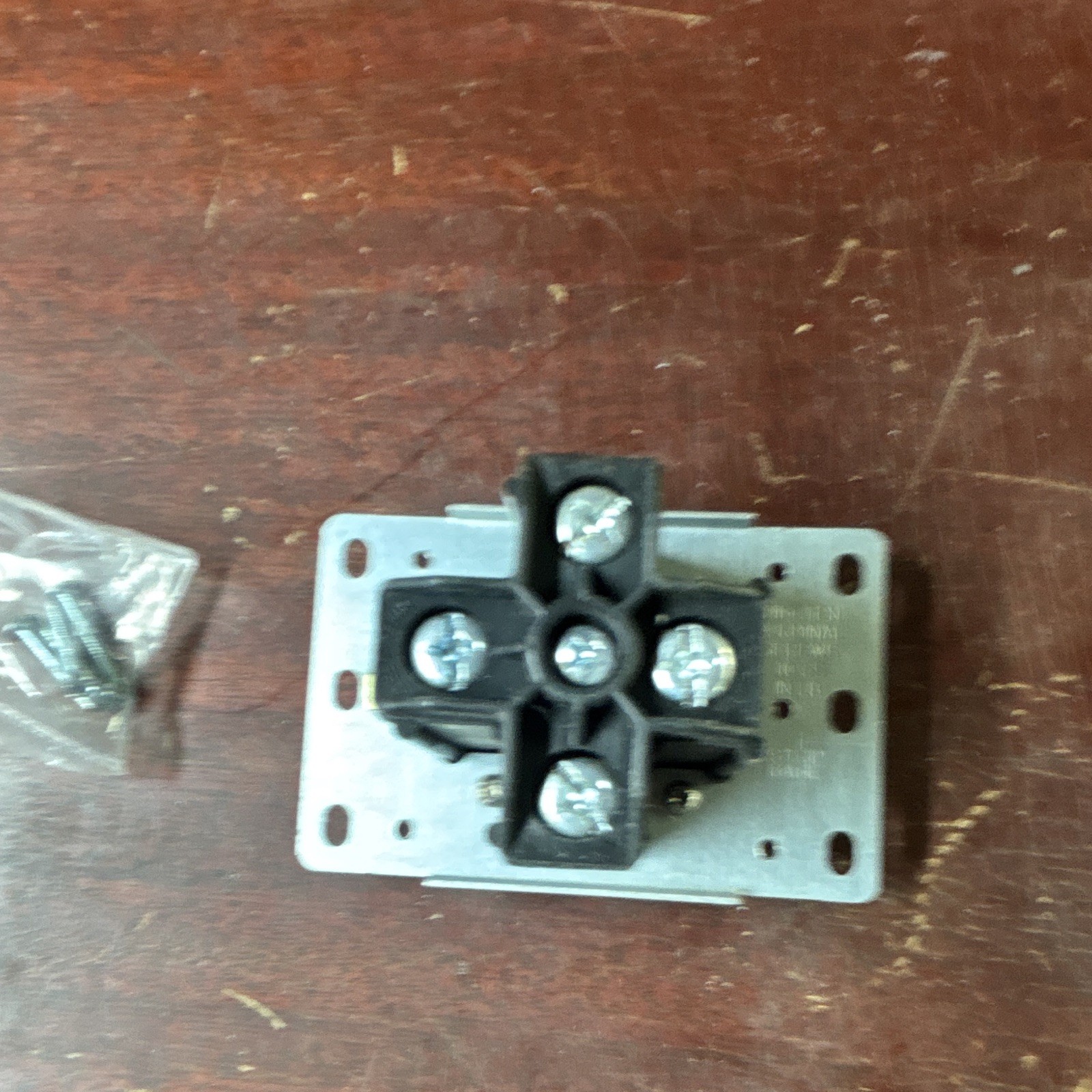 Leviton 1PKB1 NEMA 14-30R 30A 125/250V Flush Mount Power Outlet Black