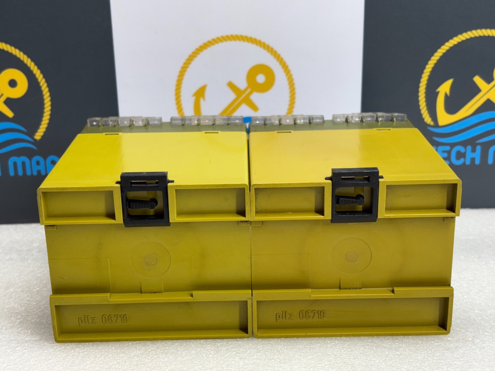 PILZ PNOZ 1 3S/1O 475695 SAFETY RELAY ( 2 PIS LOT )