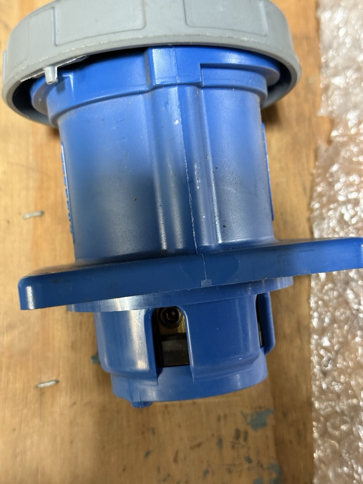 HUBBELL HBL560B9R 60-Amp REVERSE SERVICE INLET 560B9R 60A 120/208V
