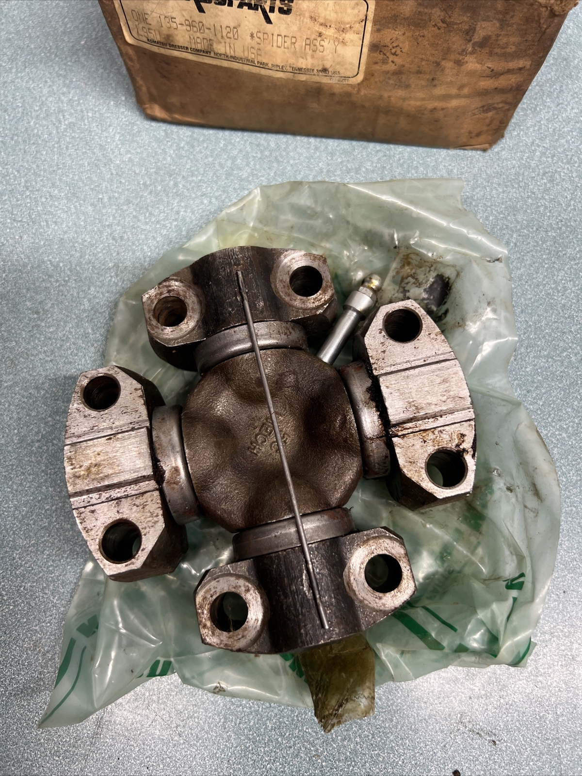 120-10-33341W Spider-U Joint Fits Komatsu Models D65 OEM