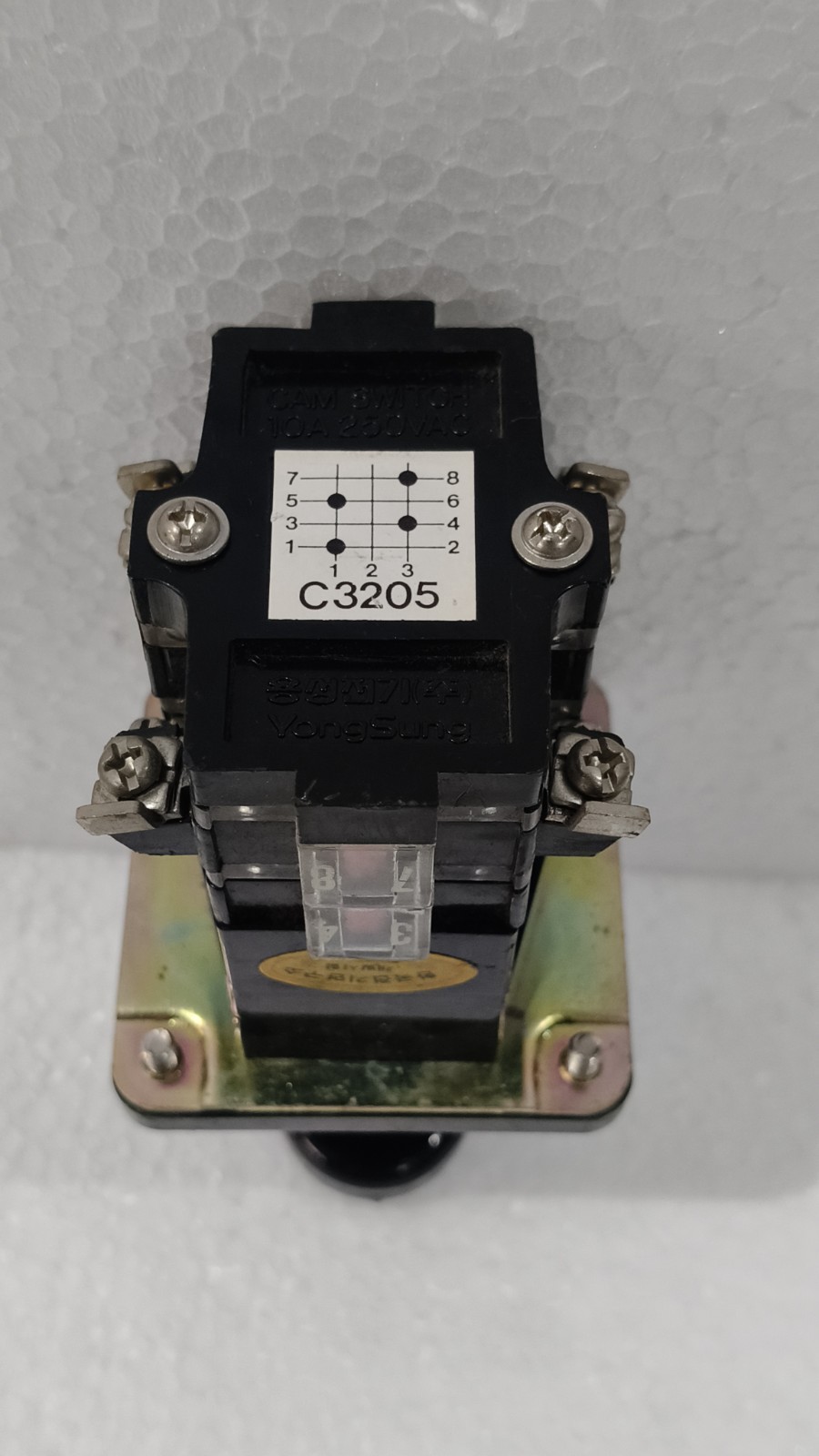 YongSung C3205 Cam Switch Handle Rating Ac 220v 10A max 600v NEW c3205