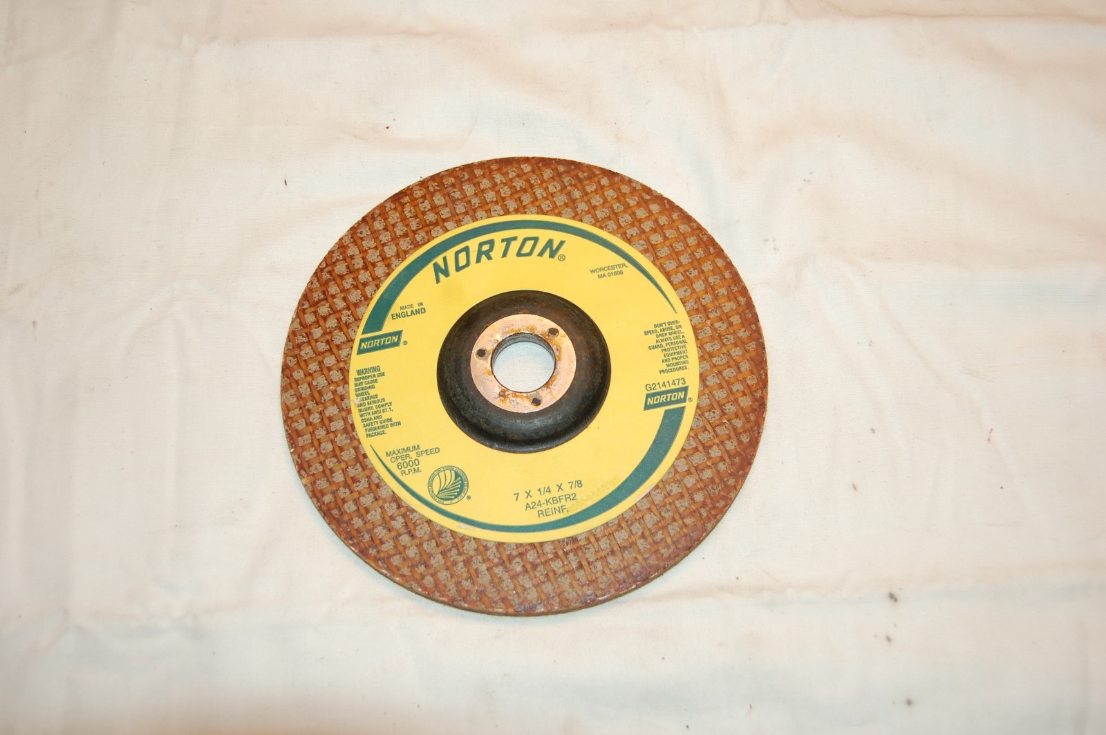 Norton 7″X1/4″X7/8″ Brown Grinding Disc for Stainless A24-KBFR2