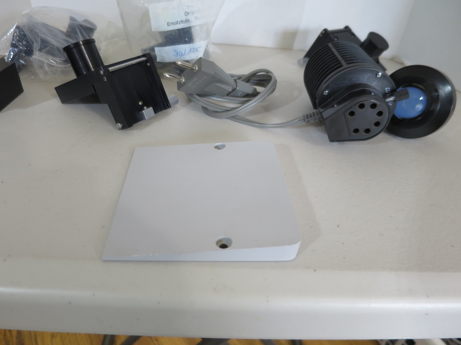 Olympus Microscope MicroPositioner, Illuminator, Reichert SW 135 AUSTRIA parts.