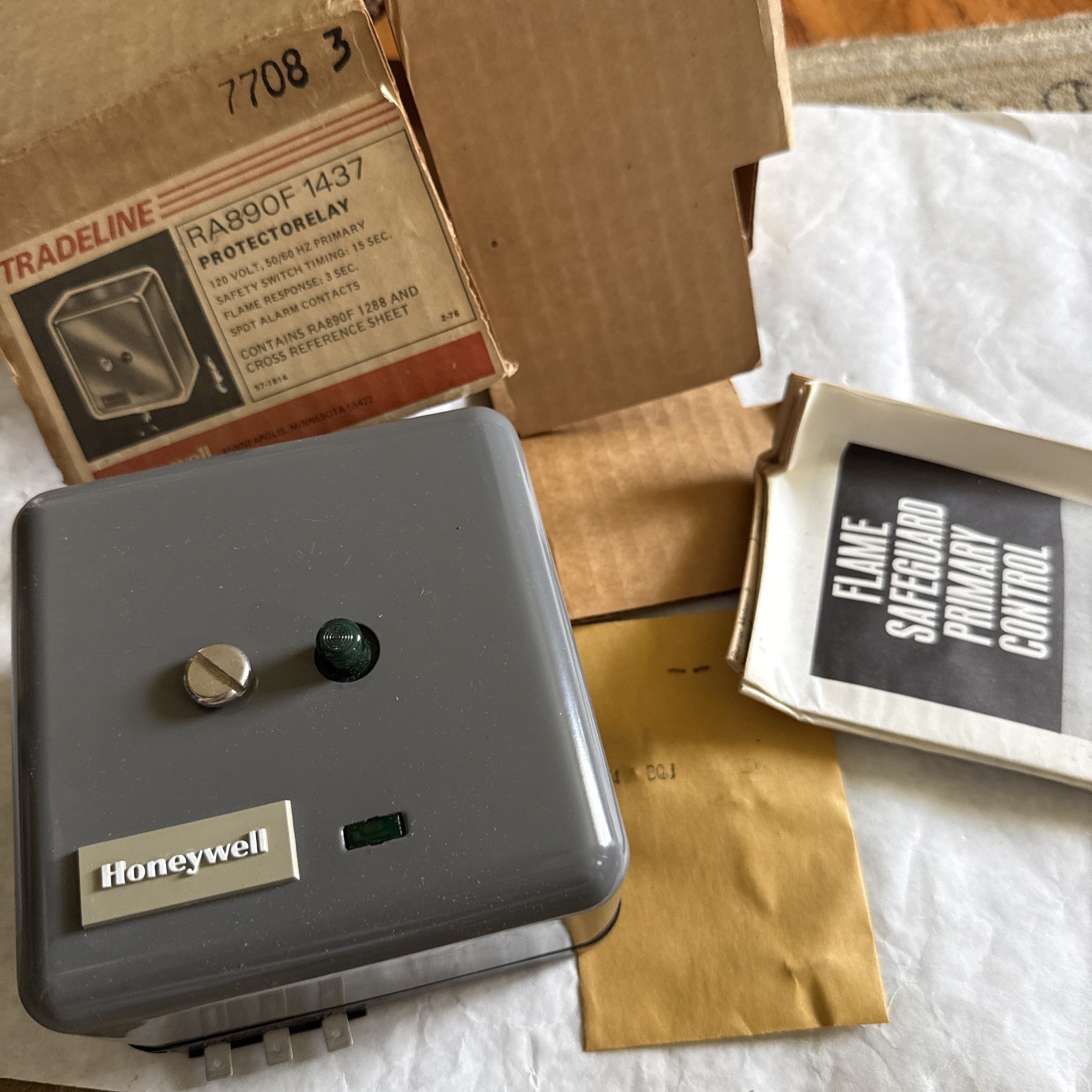 HONEYWELL RA890F 1437 BURNER FLAME SAFEGUARD PROTECTORELAY PRIMARY CONTROL,SF