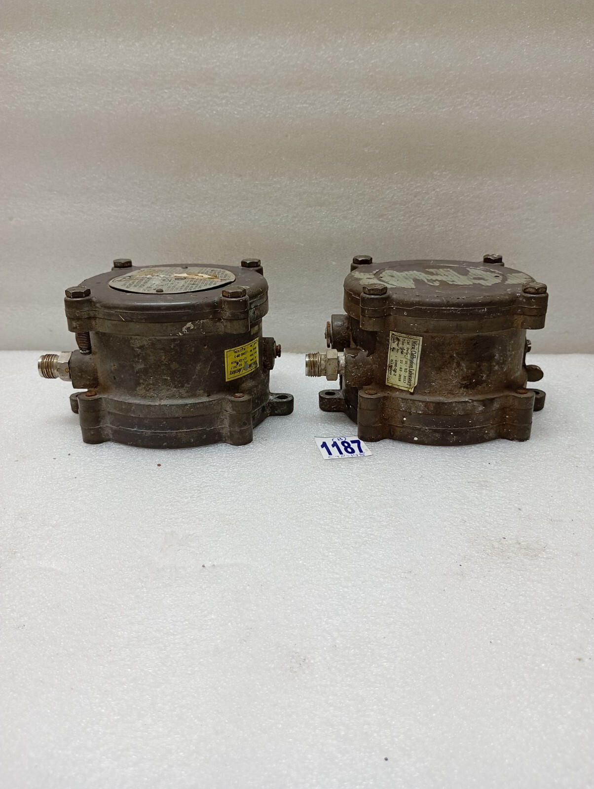 Dwyer CAT NO. 1950-10-2F Pressure Switch Industrial Equipment(lot of 2pc)