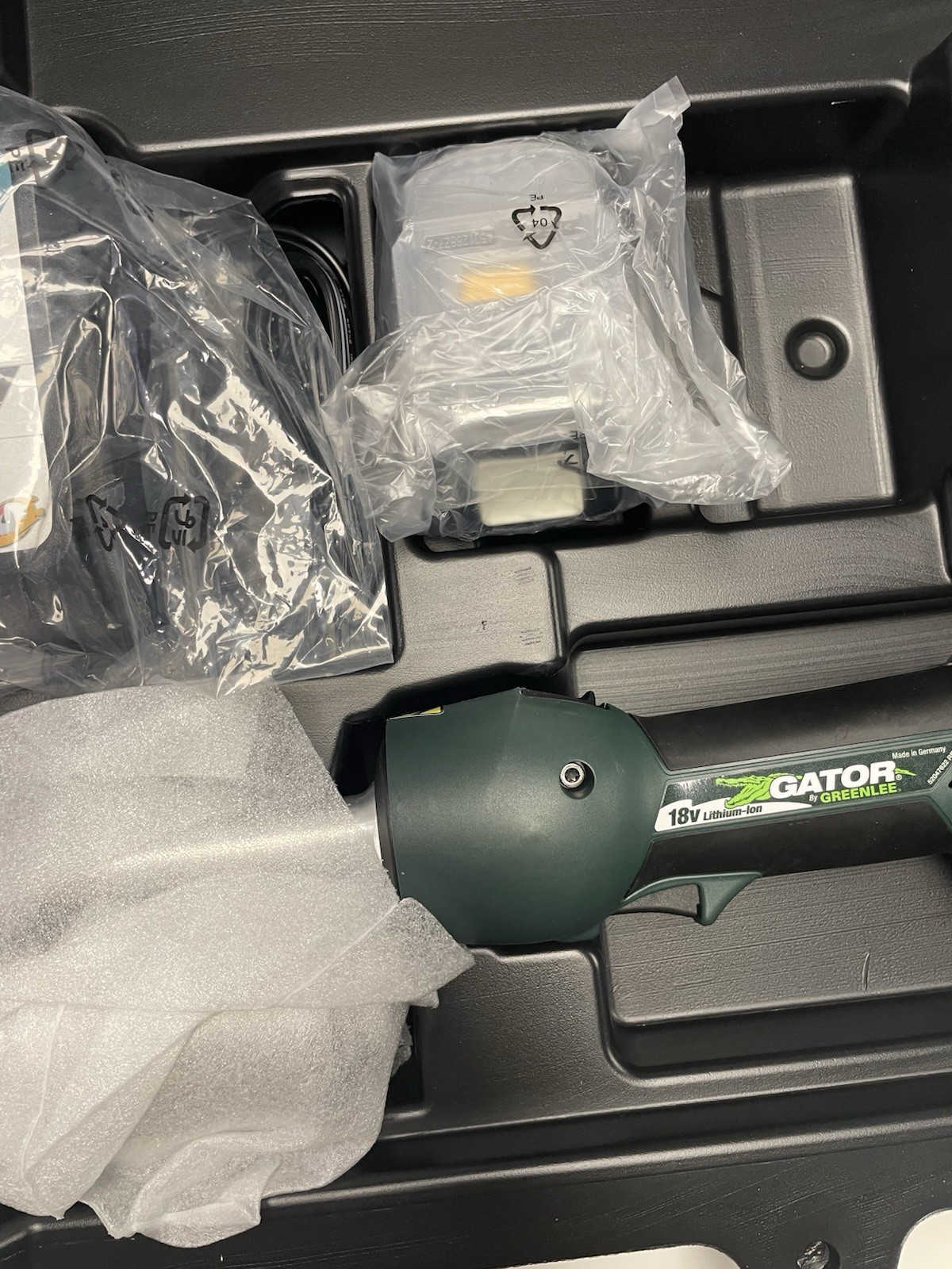 NEW Greenlee LS50L11A 7 Ton 11A 18V Battery-Powered Knockout Punching Tool Kit
