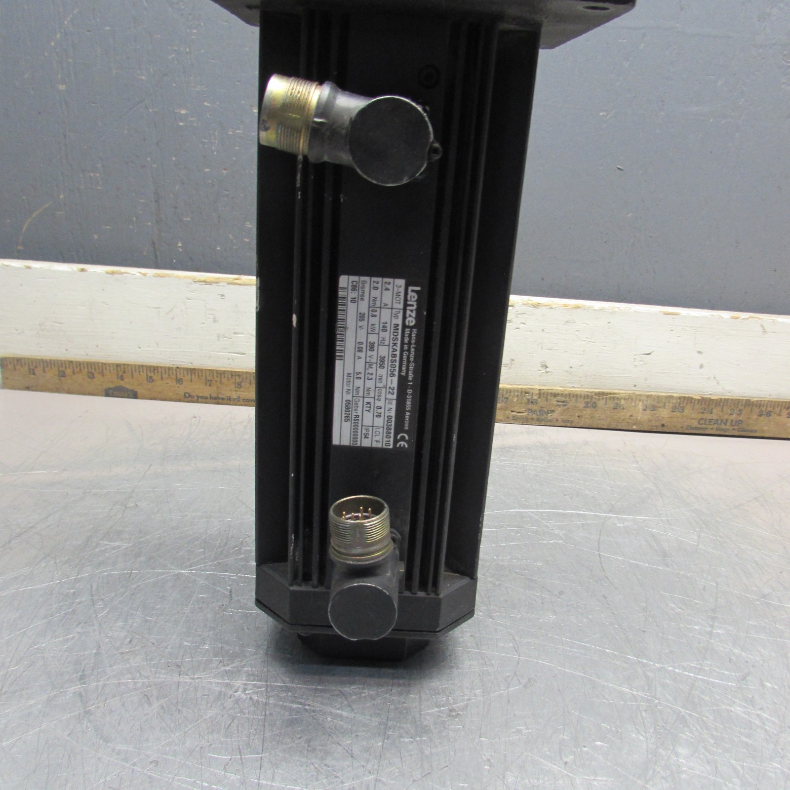 Lenze MDSKABS056-22 , Servo Motor, 0.8kW/ 390V /3950rpm, TAKEOUT!MAKE OFFER!