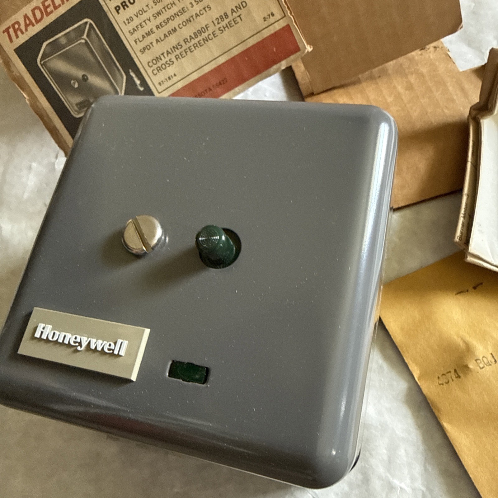 HONEYWELL RA890F 1437 BURNER FLAME SAFEGUARD PROTECTORELAY PRIMARY CONTROL,SF
