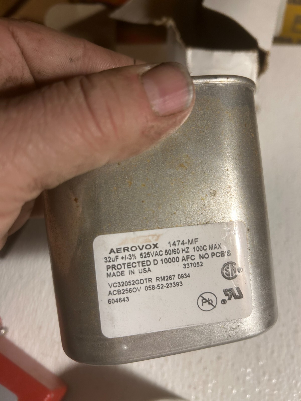 Universal Ballast Capacitor (07839) 32.0 MFD – 525V – 90C