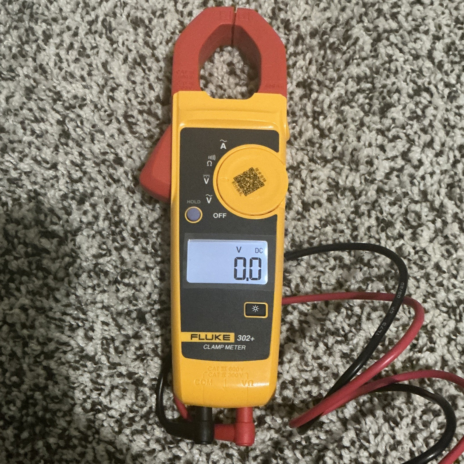 Fluke 302+ CAT III Digital Clamp Meter 400A/600V w/ Leads, Case & Manuals