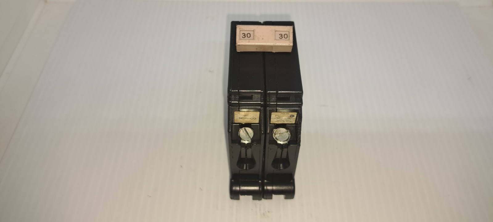 Cutler Hammer EATON CH230 2 Pole 30 Amp 120/240V Circuit Breaker Flaw
