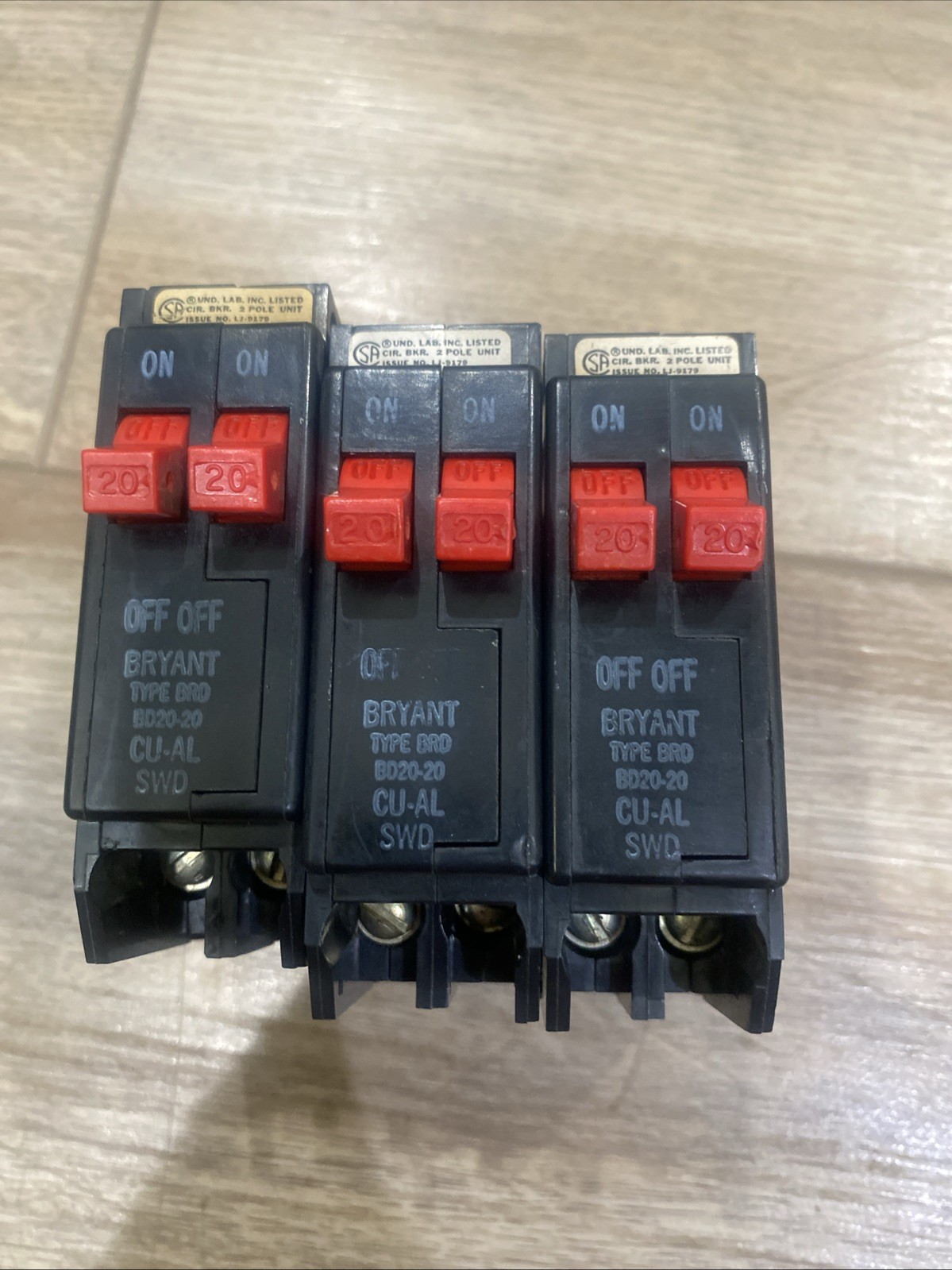 Lot Of 3- Bryant BR2020 20 Amp 2 Pole Twin Tendem Circuit Breakers Cu-al Swd