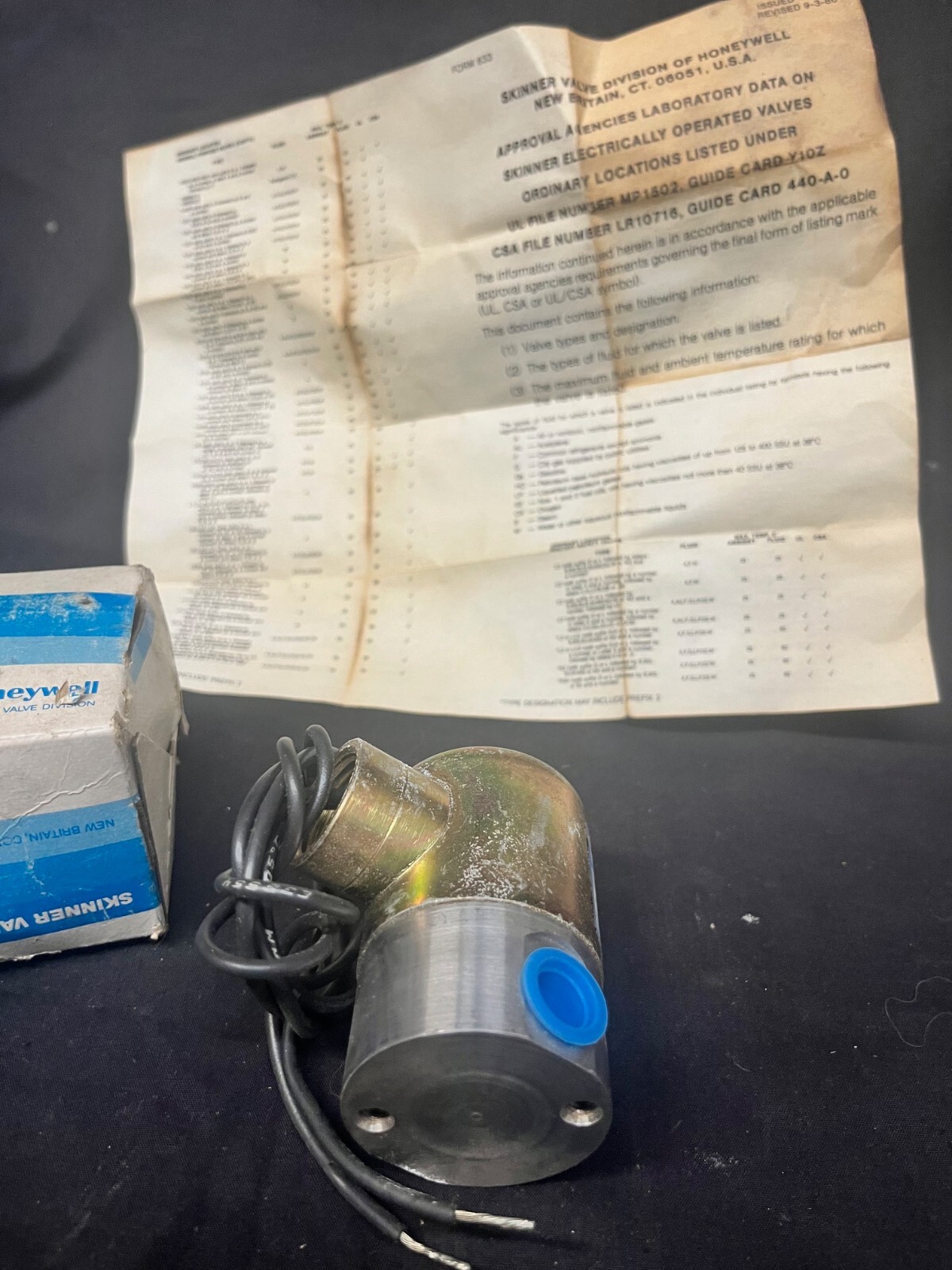 Honeywell Skinner Electric Solenoid Valve V52DB2125 120/60V NOS
