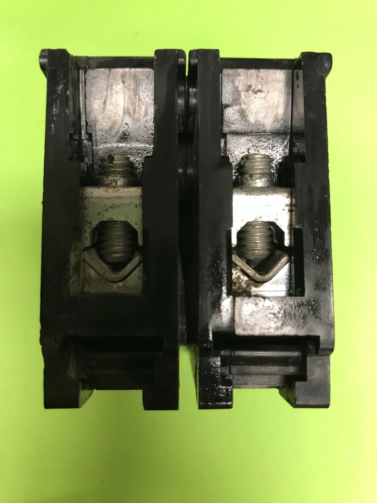 BRYANT BR215 2 POLE 15 AMP PLUG IN COMMON TRIP CIRCUIT BREAKER