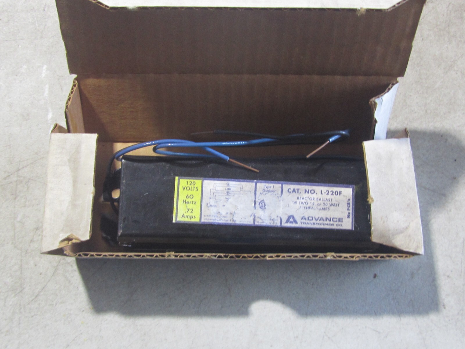 NEW Advance Transformer Ballast L220F 120 Volts 60 Hertz Preheat Lamp Ballast