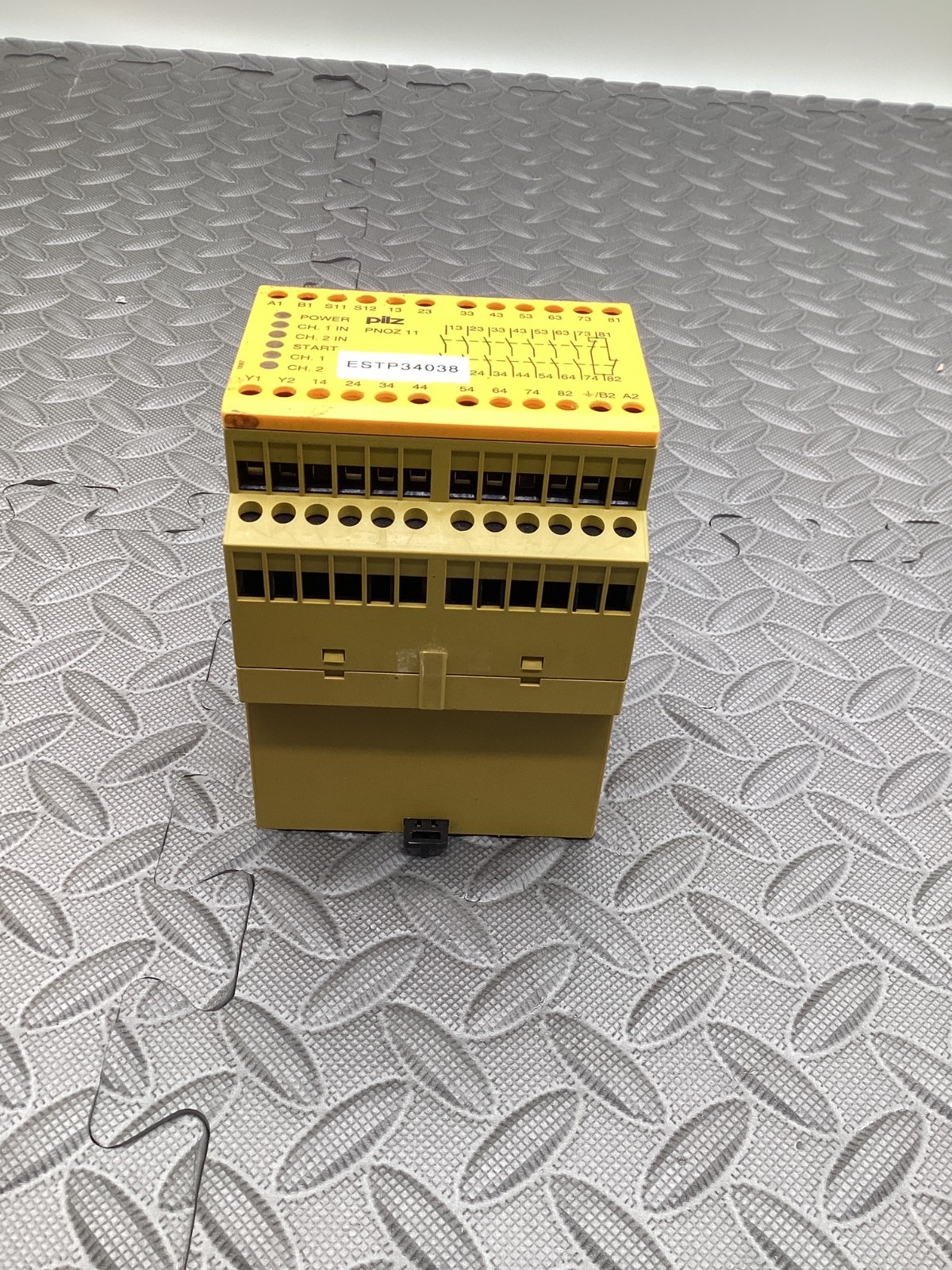 PILZ 774080 PNOZ 11 Safety Relay 24VAC/DC 7NO 1NC USED