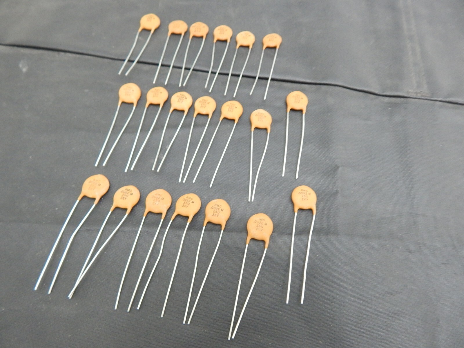 RMC CERAMIC DISC CAPACITOR 0.0022uf 2.2nf 2200pf 2000V 2KV RADIAL – LOT OF 20
