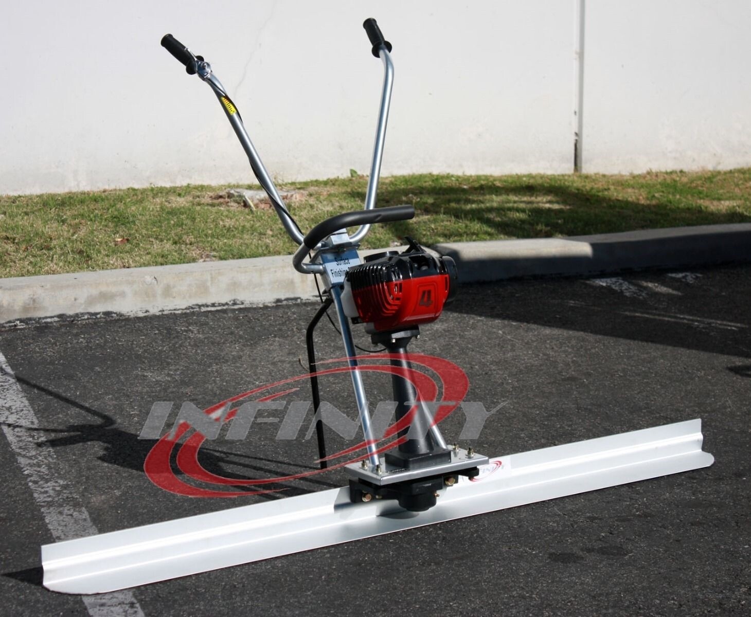 4 Stroke Concrete Surface Leveling Vibratory Screed & 7.5′ Aluminum Tamper Blade