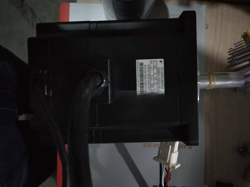 1PC Yaskawa Servo Driver SGMPH-15A1A-YR11 NEW