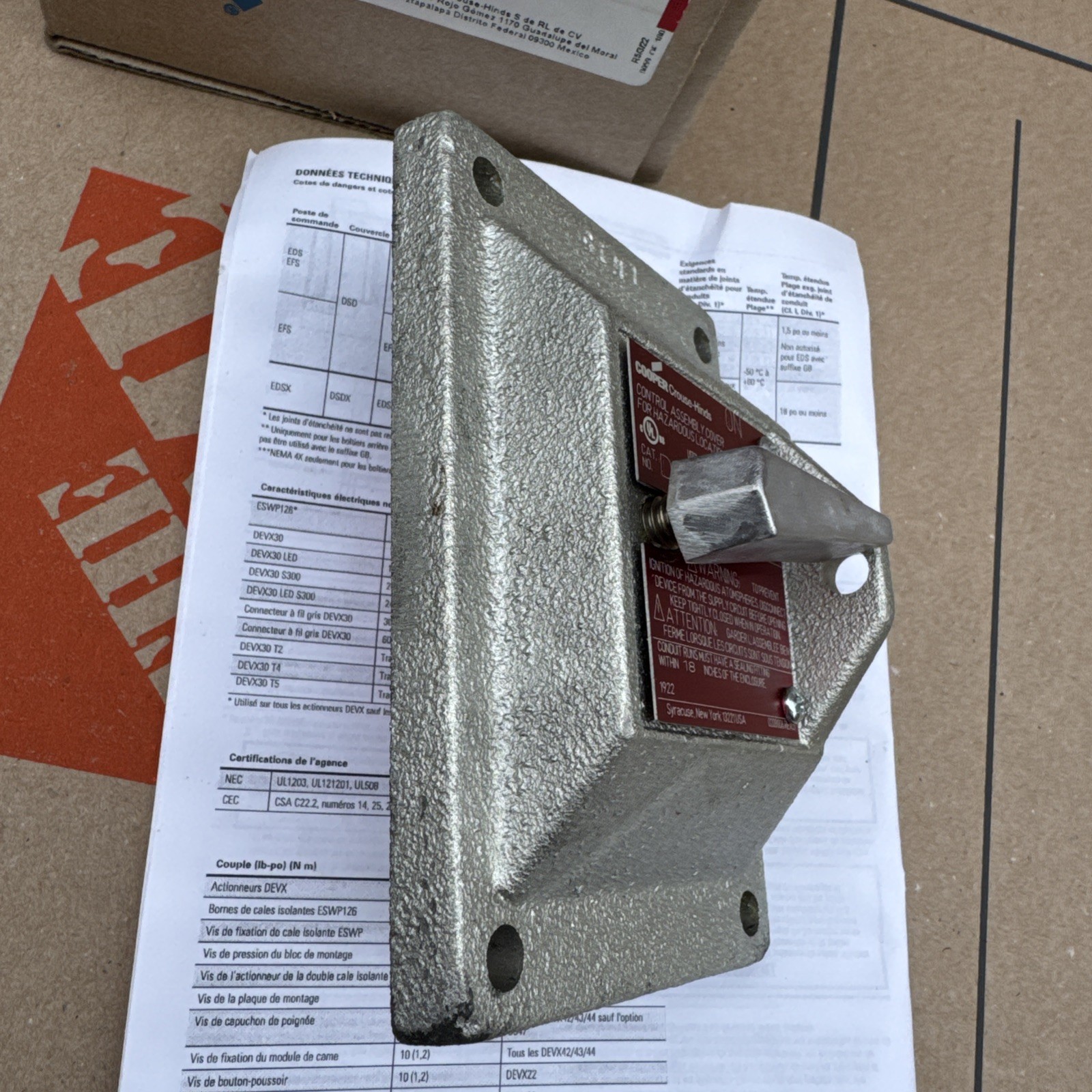 Eaton Crouse Hinds DSD933 Explosion Proof Front Operation Snap Switch Cover 1P