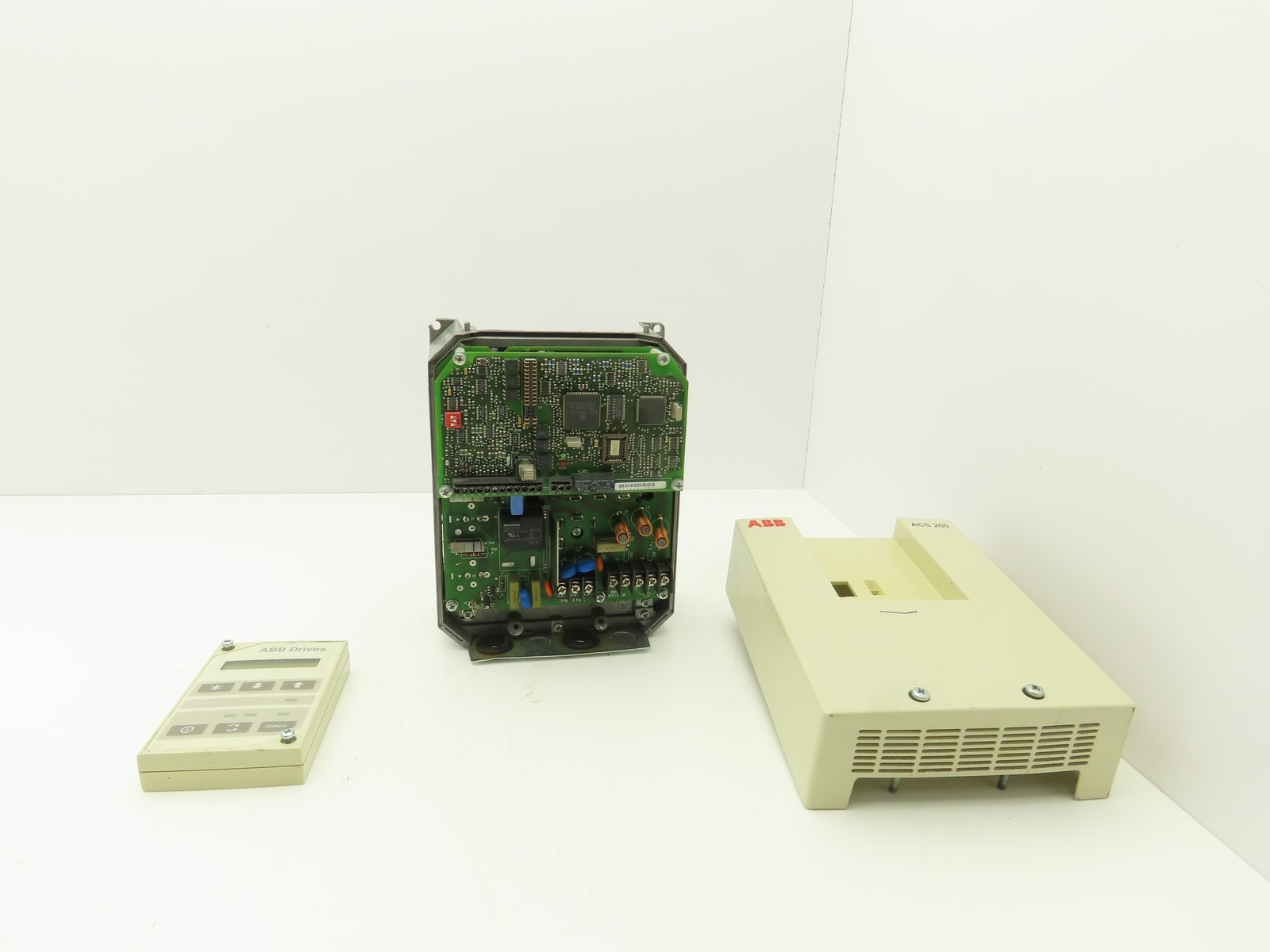 ABB ACS201-1P6-3-00-10 ACS 200 AC VFD Drive 1HP 480V 3PH Broken Cover