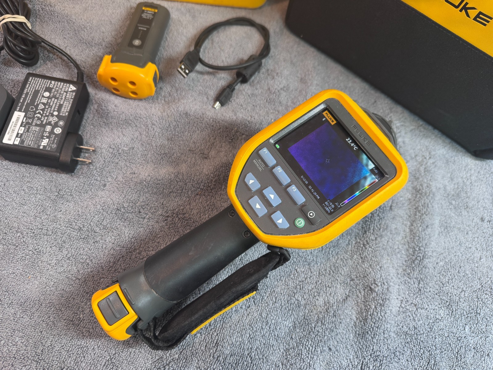 Pre-Owned Fluke TiS75 9Hz Thermal Camera Kit w/ Charger, 2 Batteries & Case