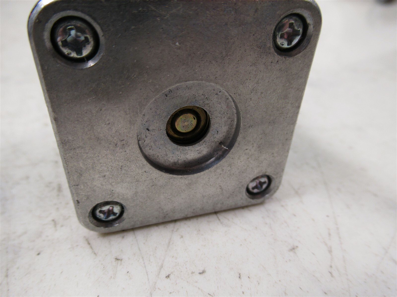 Minebea Matsushita Motor 17PM-K406-13W Stepper Motor T6Z12-01 W/ Gear Shaft