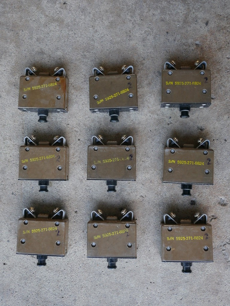 Vtg Mechanical Products Inc. Circuit Breaker S/N 5925-271-8824 Lot of 9 Untested