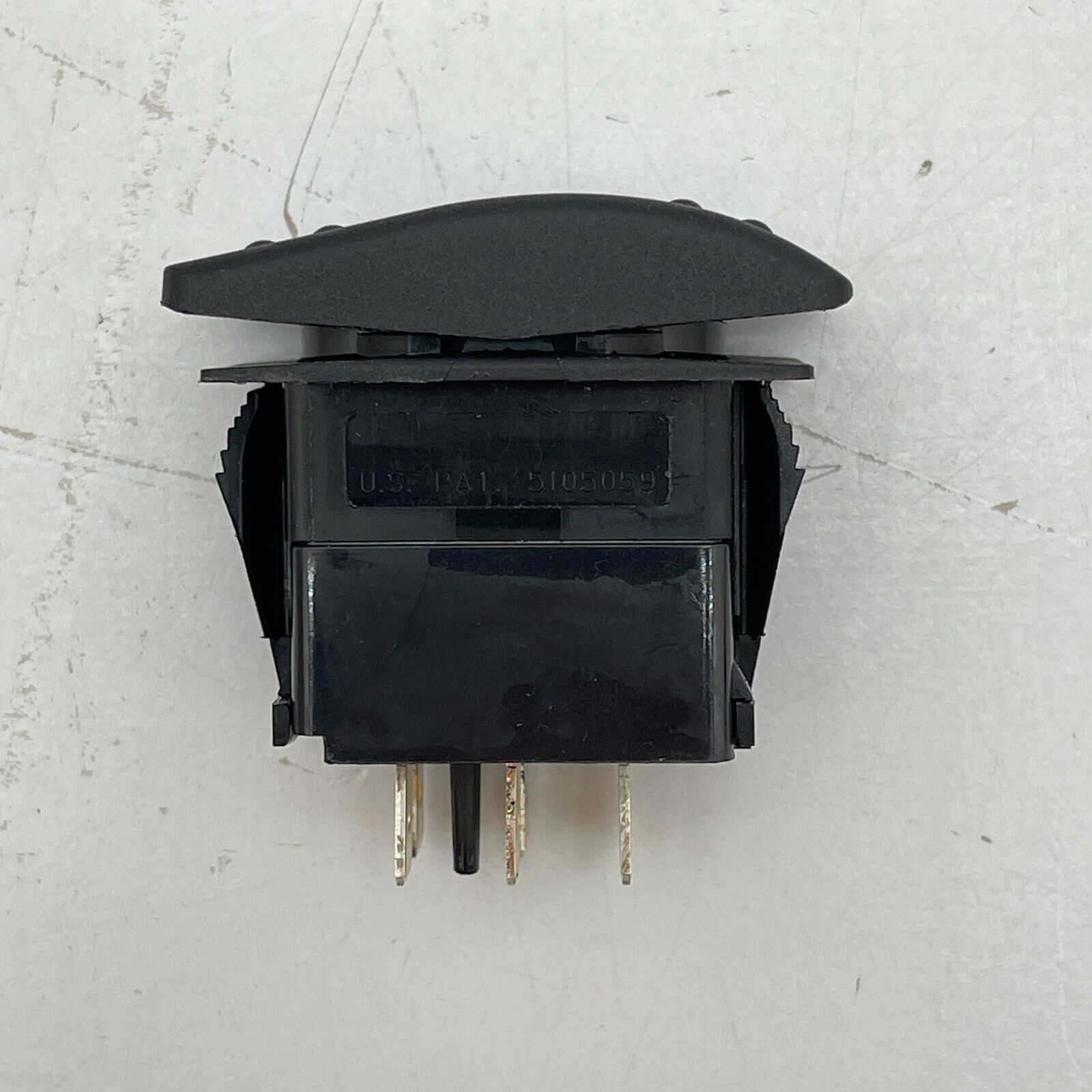 VL51 – Carling Technologies DPDT, (On)-Off-(On) Rocker Switch Panel Mount 10A