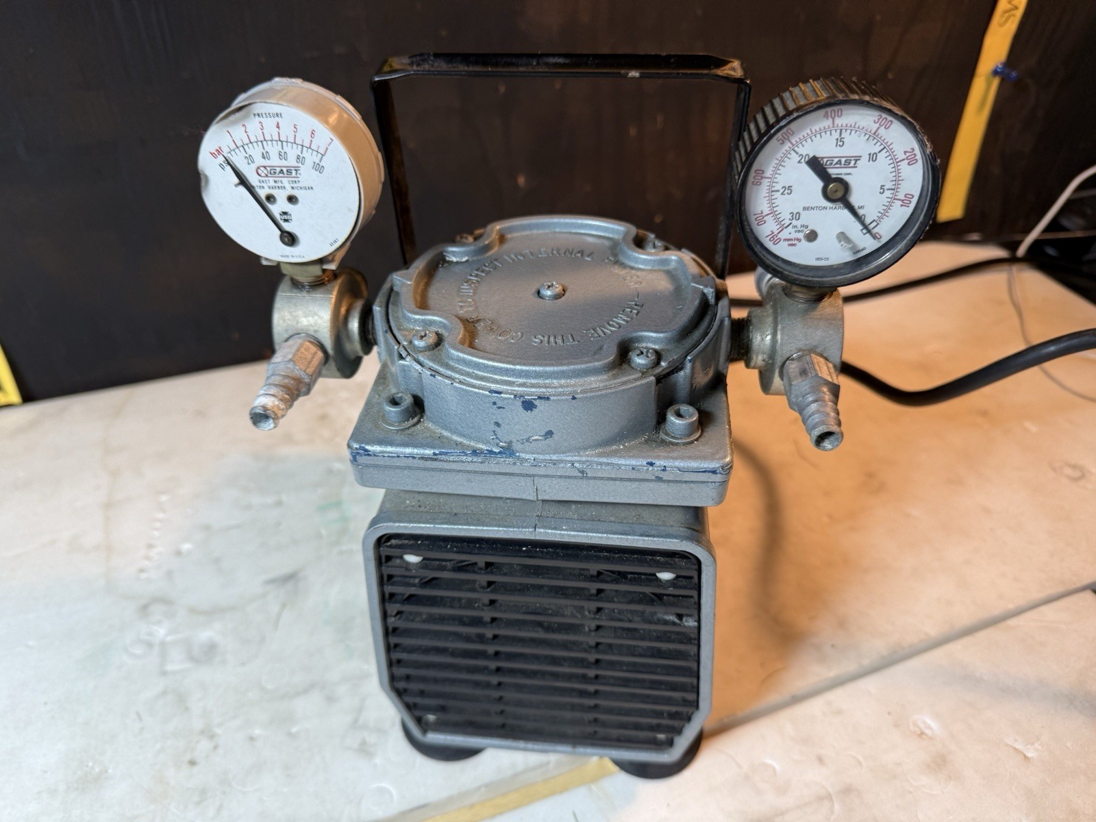 THOMAS SCIENTIFIC DOA-P104E-AA GAST DIAPHRAGM VACUUM PRESSURE PUMP 115V