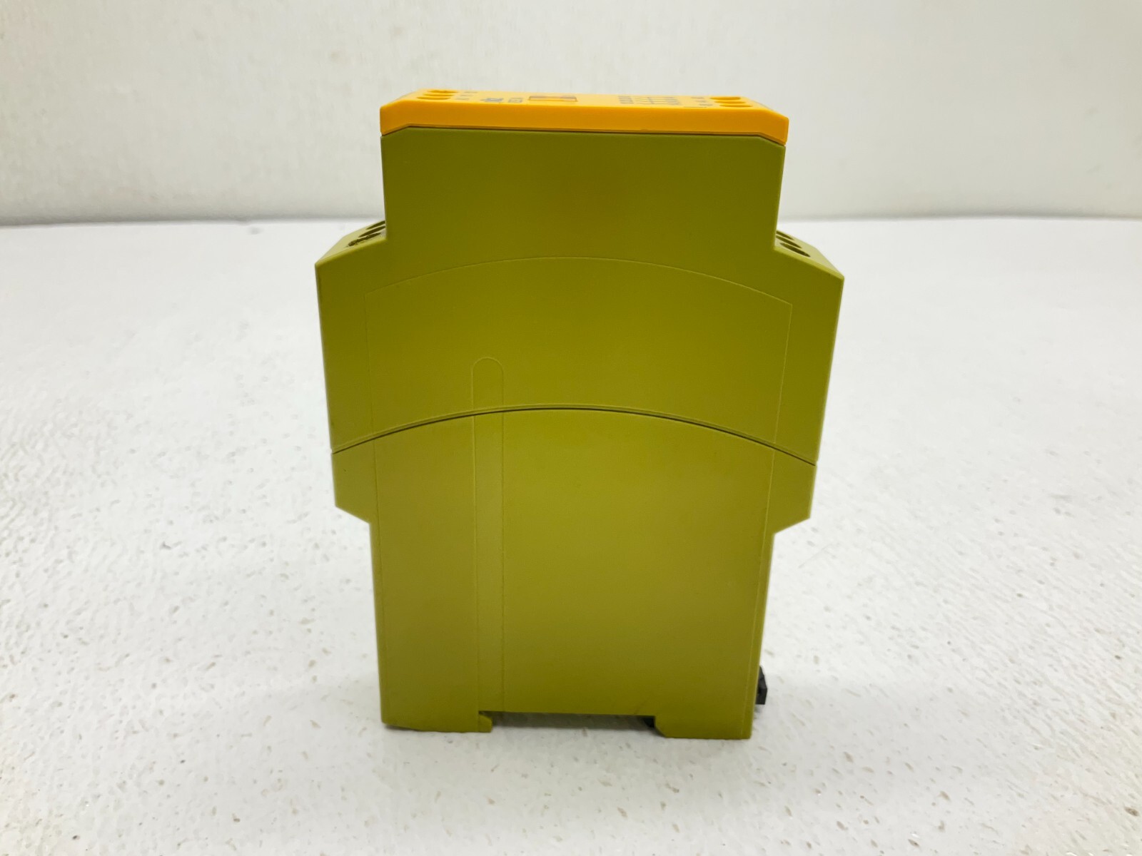 Pilz PZE X4 24VDC 4n/o 24 VDC Safety Relay PZEX424VDC4n/o 774585 (TSC)