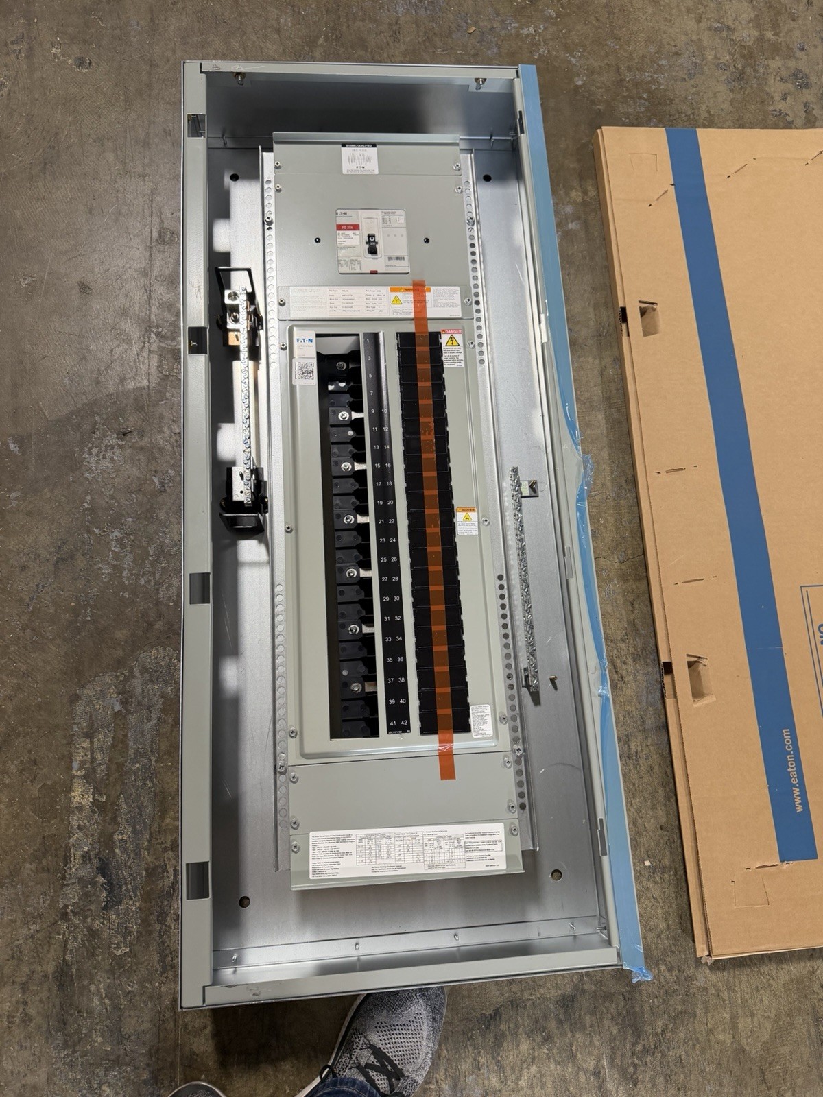 1-200 AMP 480V MAIN BREAKER PANELBOARD 42 SPACE 3PHASE 4WIRE COMPLETE PANEL