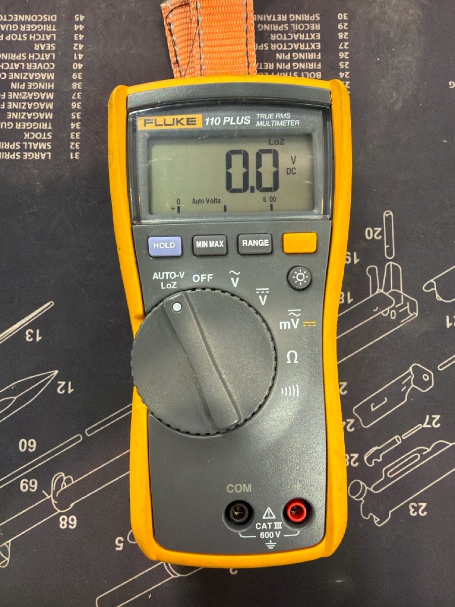 FLUKE 110 PLUS TRUE RMS MULTIMETER W/ CARABINER AND CASE (FLO125364)