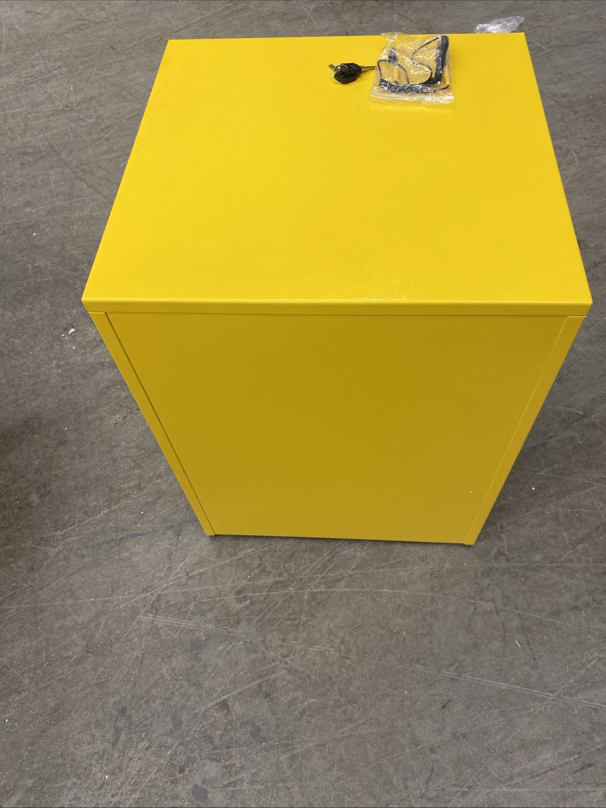 VEVOR 12-Gal Flammable Safety Cabinet SS-559 Yellow Fireproof Storage