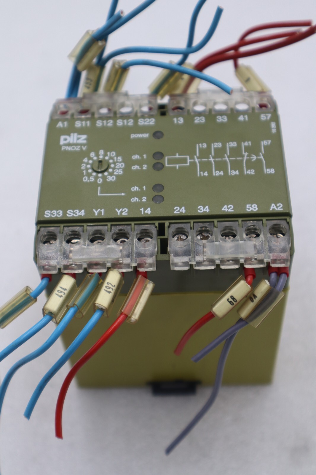 PILZ SAFETY RELAY 474790 PNOZ V 30S 24 V DC PNOZV30S24VDC STOCK K-3831