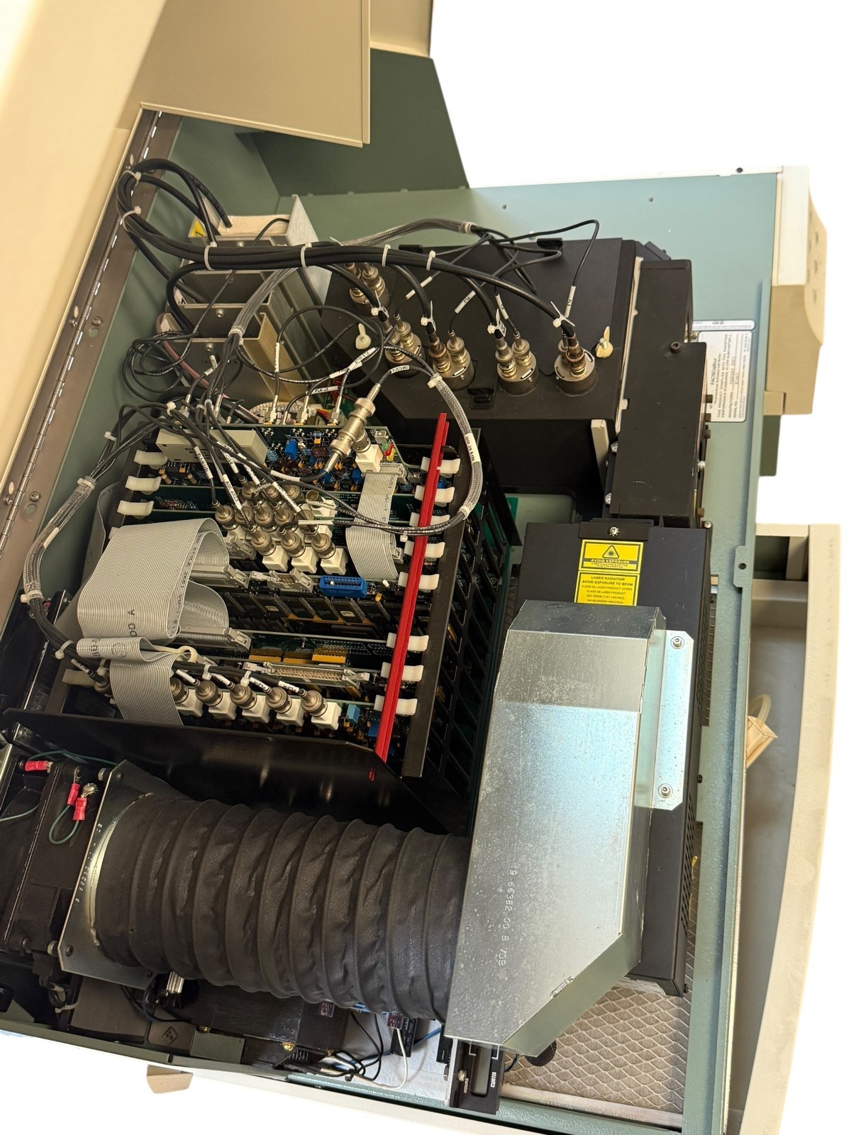 BD BECTON DICKINSON FACSCALIBUR FLOW CYTOMETER E5465
