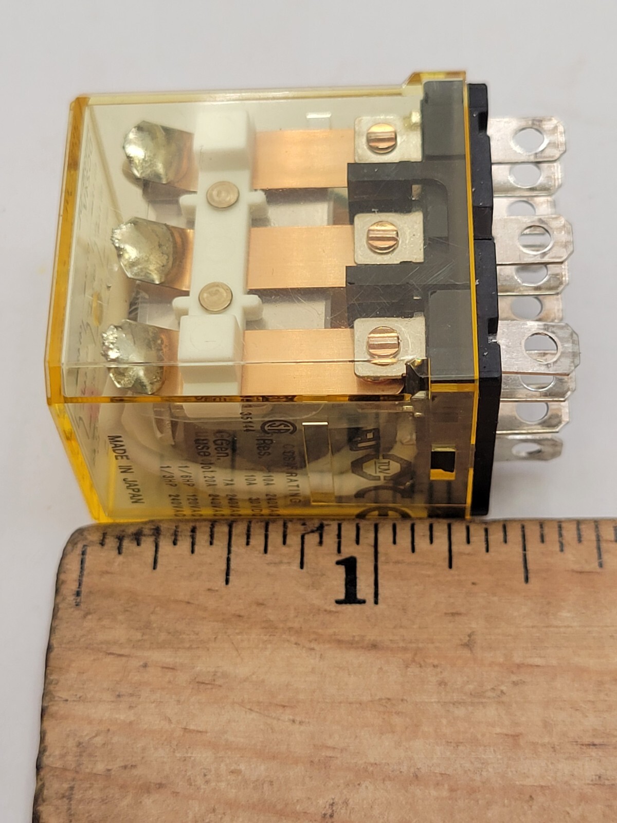IDEC RH3B-UL Relay Plug-in Mount 3PDT 10A 240V Coil 24VDC 11-Pin Blade Terminal