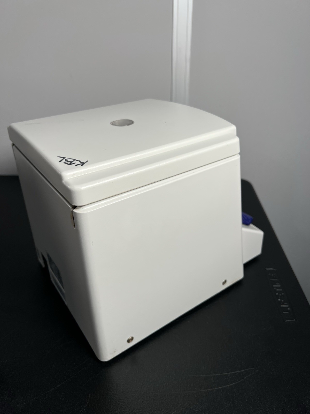 Eppendorf 5415D Micro Centrifuge + F45-24-11 Rotor & Lid; TESTED Cosmetic Issues