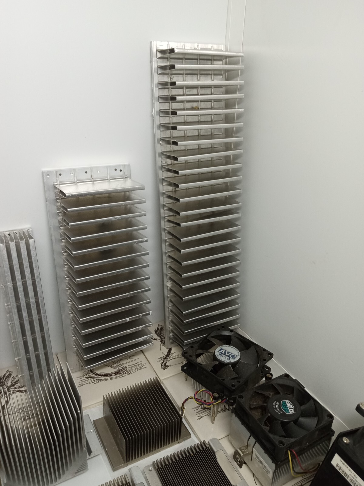 Lot Of 28 Vintage Computer Aluminum Heat Sinks Large & Small Variety 21 Lb 10 Oz
