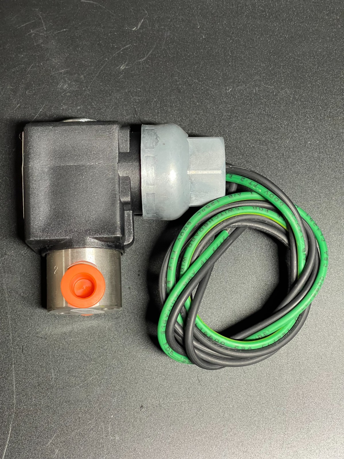 Parker 20CC02LV4C4F Solenoid Valve 1/8″ NPT 2‑Way NC 0–320 PSI 120V Coil