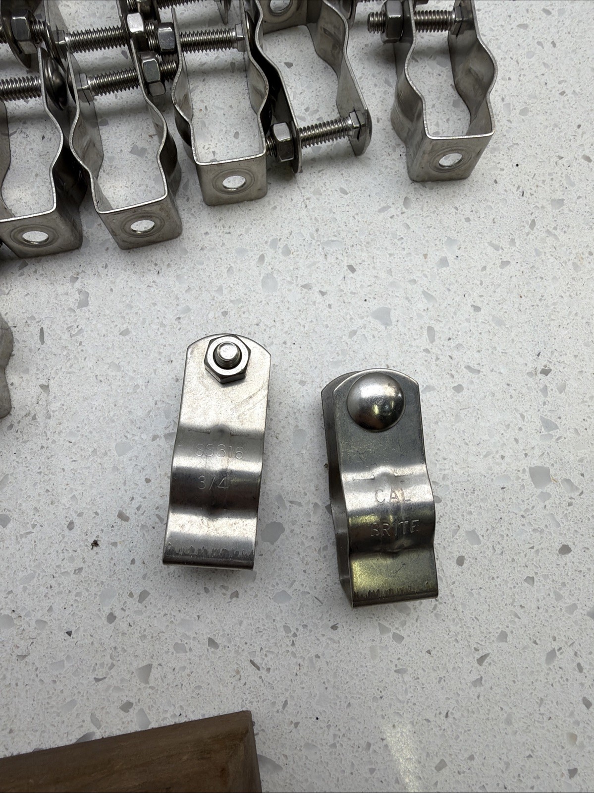 Calbrite S20700MH00 3/4″ SS316 Stainless Steel EMT Mini Hanger (Lot Of 37)