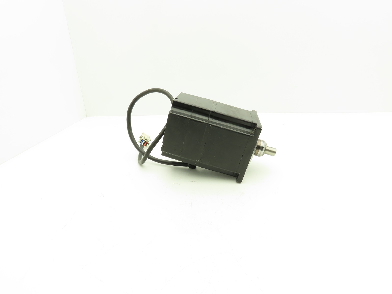 Yaskawa SGMP-15AWYR12 AC Servo Motor 1500W 4.77Nm 3000 RPM Encoder **READ**