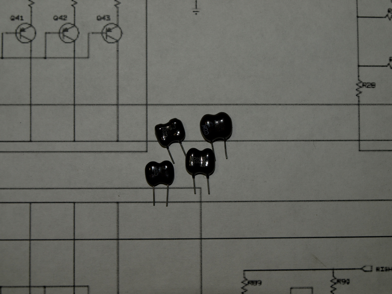 4 pcs Cornell Dubilier Silver Mica Capacitors, 33pF 300V ±5%