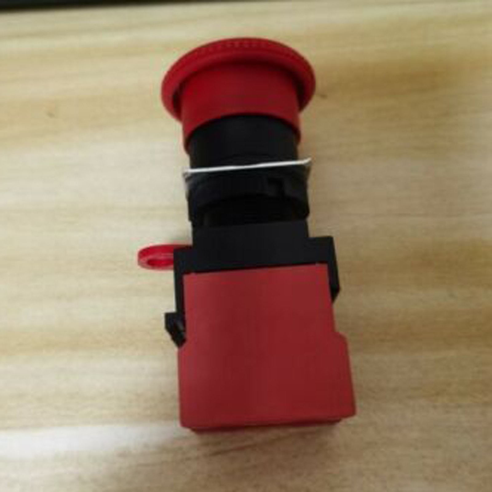 1PCS new omron A22E-M-02 A22EM02 Pushbutton Switch Red Free Ship