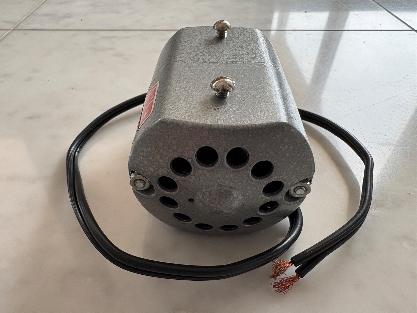 Dayton 1/15 HP Universal AC/DC Motor