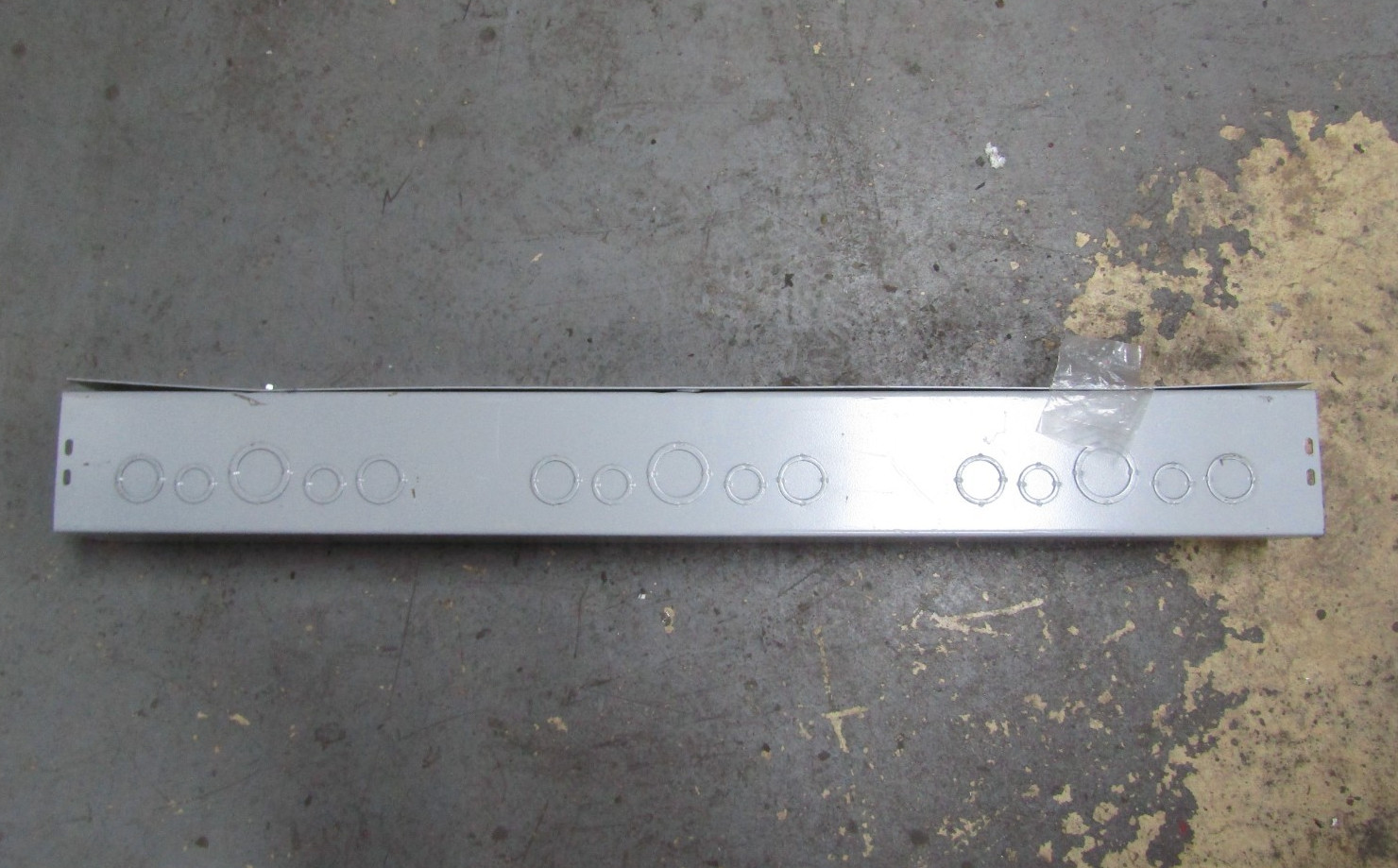 🙌 NEW MILBANK GRAY 4″ X 36″ X 4″ SCREW COVER LAY-IN WIREWAY MIL4436-GSC1